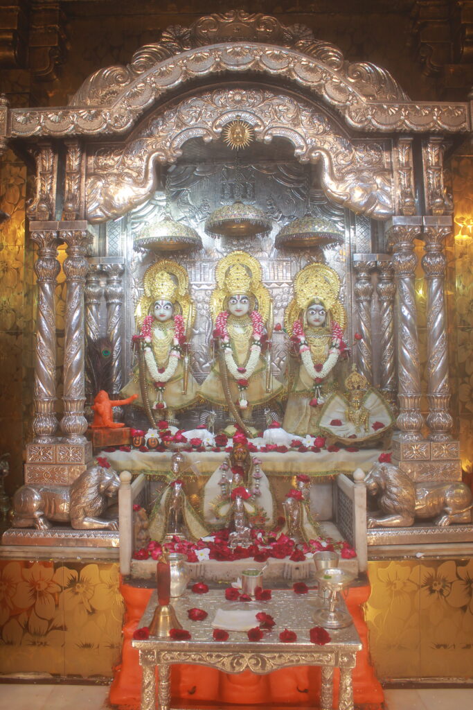 શણગાર દર્શન - શુક્રવાર "પ.પૂ. શ્રી વિસામણબાપુની જગ્યા, પ.પૂ. શ્રી શ્રી ૧૦૦૮ મહામંડલેશ્વર નિર્મળાબા, વિહળધામ પાળિયાદ, શ્રાવણ સુદ - ૨ બીજ, વિક્રમ સવંત ૨૦૮૨" Shangar Darshan. Friday -Aug- 14/08/2026