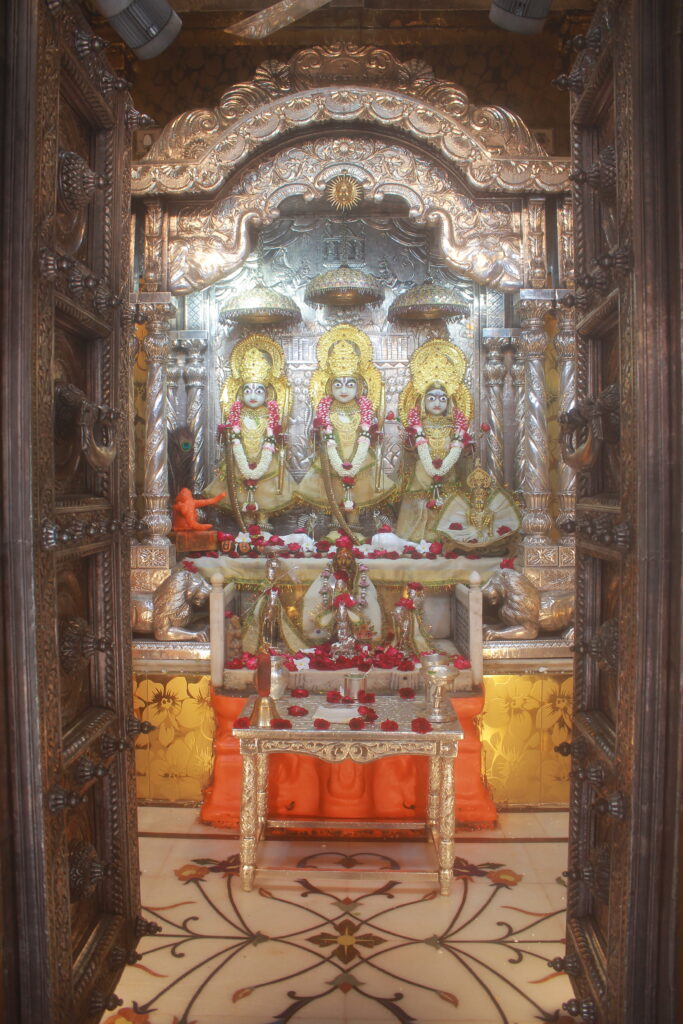 શણગાર દર્શન - શુક્રવાર "પ.પૂ. શ્રી વિસામણબાપુની જગ્યા, પ.પૂ. શ્રી શ્રી ૧૦૦૮ મહામંડલેશ્વર નિર્મળાબા, વિહળધામ પાળિયાદ, શ્રાવણ સુદ - ૨ બીજ, વિક્રમ સવંત ૨૦૮૨" Shangar Darshan. Friday -Aug- 14/08/2026