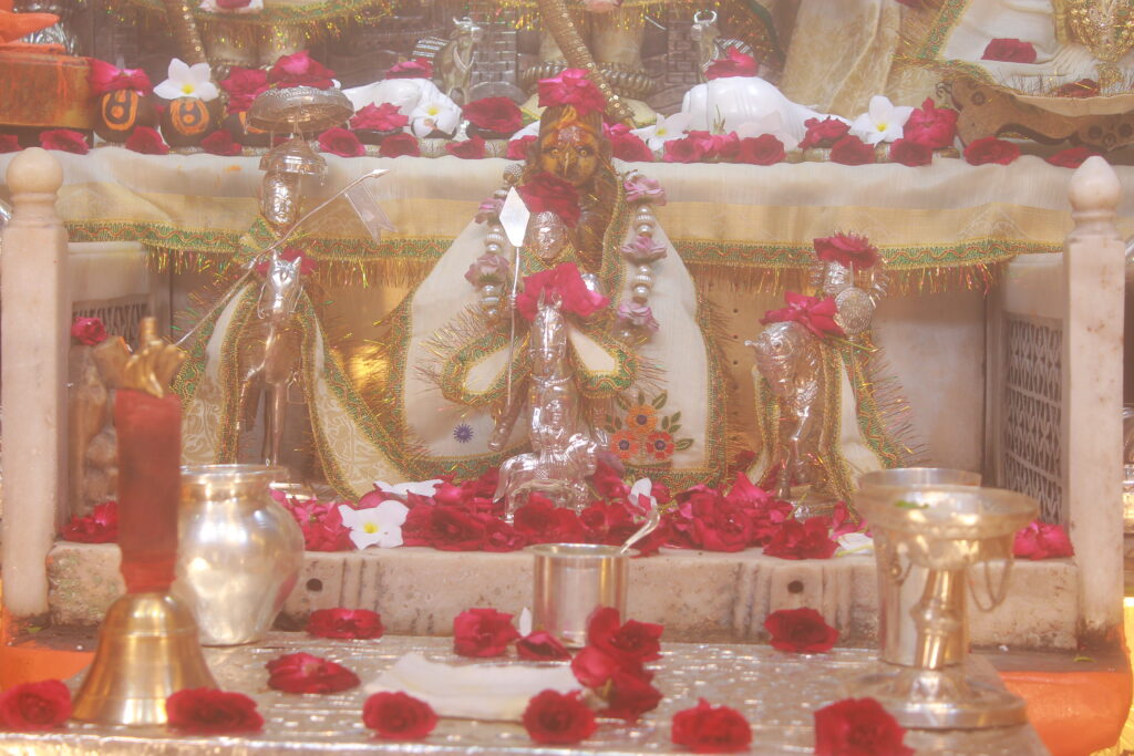 શણગાર દર્શન - શુક્રવાર "પ.પૂ. શ્રી વિસામણબાપુની જગ્યા, પ.પૂ. શ્રી શ્રી ૧૦૦૮ મહામંડલેશ્વર નિર્મળાબા, વિહળધામ પાળિયાદ, શ્રાવણ સુદ - ૨ બીજ, વિક્રમ સવંત ૨૦૮૨" Shangar Darshan. Friday -Aug- 14/08/2026