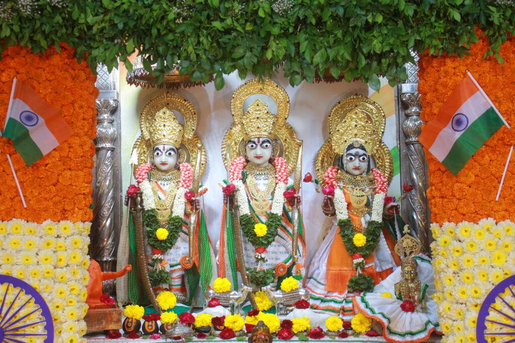 શણગાર દર્શન - શનિવાર (સ્વતંત્રતા દિવસ) "પ.પૂ. શ્રી વિસામણબાપુની જગ્યા, પ.પૂ. શ્રી શ્રી ૧૦૦૮ મહામંડલેશ્વર નિર્મળાબા, વિહળધામ પાળિયાદ, શ્રાવણ સુદ - ૩ ત્રીજ , વિક્રમ સવંત ૨૦૮૨" Shangar Darshan. Saturday -Aug- 15/08/2026
