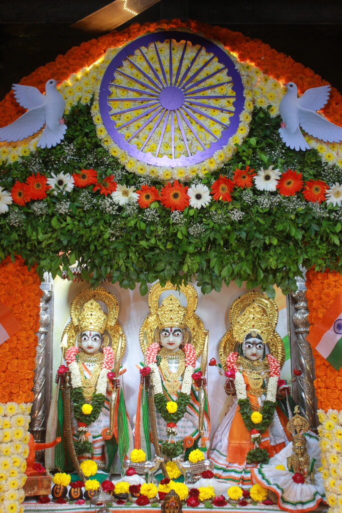 શણગાર દર્શન - શનિવાર (સ્વતંત્રતા દિવસ) "પ.પૂ. શ્રી વિસામણબાપુની જગ્યા, પ.પૂ. શ્રી શ્રી ૧૦૦૮ મહામંડલેશ્વર નિર્મળાબા, વિહળધામ પાળિયાદ, શ્રાવણ સુદ - ૩ ત્રીજ , વિક્રમ સવંત ૨૦૮૨" Shangar Darshan. Saturday -Aug- 15/08/2026