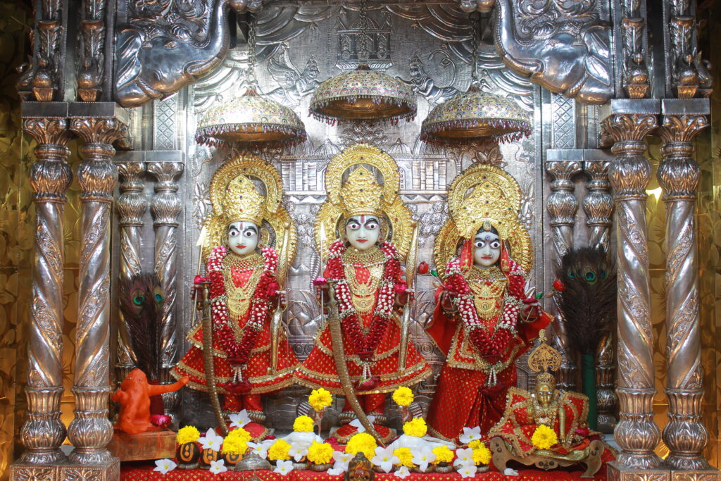 શણગાર દર્શન - રવિવાર "પ.પૂ. શ્રી વિસામણબાપુની જગ્યા, પ.પૂ. શ્રી શ્રી ૧૦૦૮ મહામંડલેશ્વર નિર્મળાબા, વિહળધામ પાળિયાદ, શ્રાવણ સુદ - ૪ ચૌથ , વિક્રમ સવંત ૨૦૮૨" Shangar Darshan. Sunday -Aug- 16/08/2026