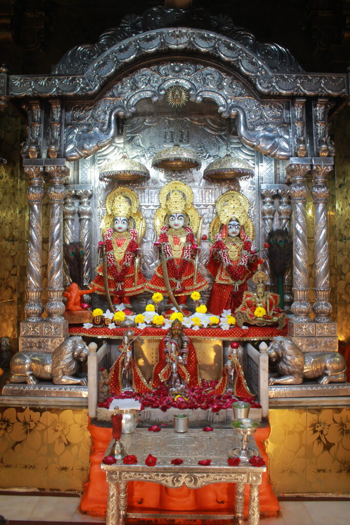 શણગાર દર્શન - રવિવાર "પ.પૂ. શ્રી વિસામણબાપુની જગ્યા, પ.પૂ. શ્રી શ્રી ૧૦૦૮ મહામંડલેશ્વર નિર્મળાબા, વિહળધામ પાળિયાદ, શ્રાવણ સુદ - ૪ ચૌથ , વિક્રમ સવંત ૨૦૮૨" Shangar Darshan. Sunday -Aug- 16/08/2026