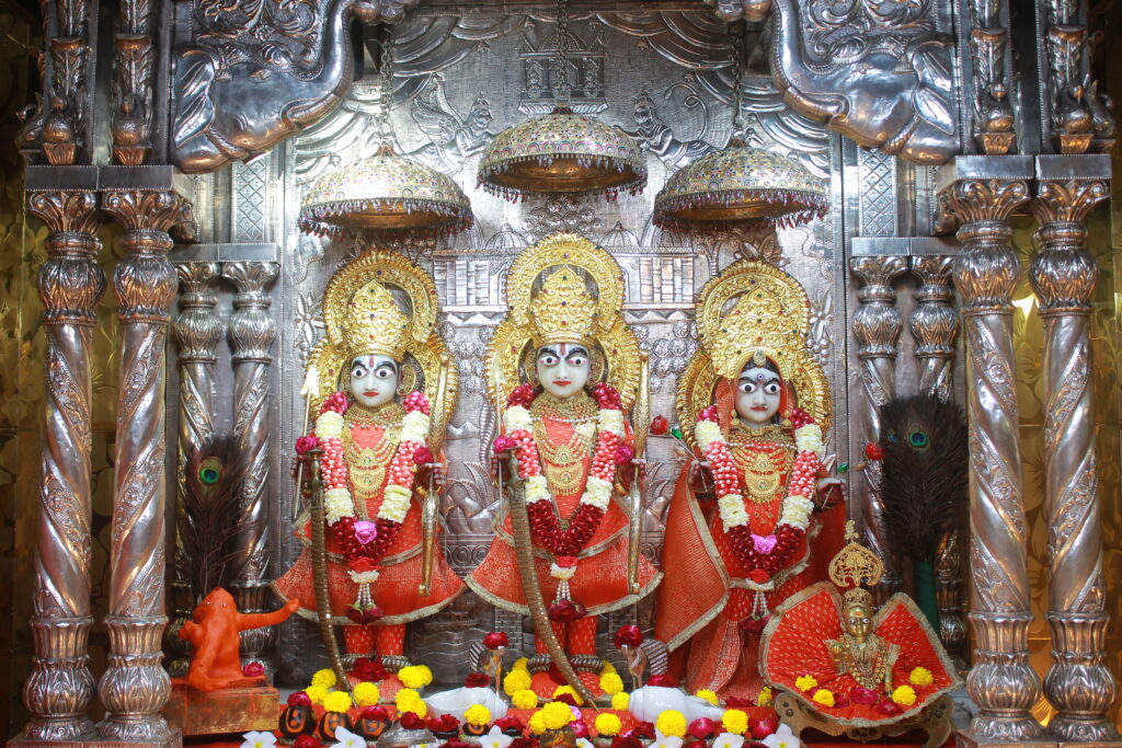 શણગાર દર્શન - મંગળવાર "પ.પૂ. શ્રી વિસામણબાપુની જગ્યા, પ.પૂ. શ્રી શ્રી ૧૦૦૮ મહામંડલેશ્વર નિર્મળાબા, વિહળધામ પાળિયાદ, શ્રાવણ સુદ - ૬ છઠ, વિક્રમ સવંત ૨૦૮૨" Shangar Darshan. Tuesday -Aug- 18/08/2026