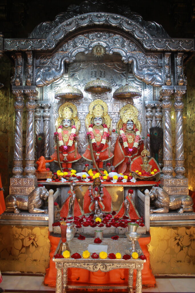 શણગાર દર્શન - મંગળવાર "પ.પૂ. શ્રી વિસામણબાપુની જગ્યા, પ.પૂ. શ્રી શ્રી ૧૦૦૮ મહામંડલેશ્વર નિર્મળાબા, વિહળધામ પાળિયાદ, શ્રાવણ સુદ - ૬ છઠ, વિક્રમ સવંત ૨૦૮૨" Shangar Darshan. Tuesday -Aug- 18/08/2026