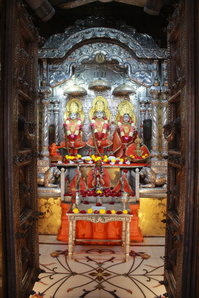 શણગાર દર્શન - મંગળવાર "પ.પૂ. શ્રી વિસામણબાપુની જગ્યા, પ.પૂ. શ્રી શ્રી ૧૦૦૮ મહામંડલેશ્વર નિર્મળાબા, વિહળધામ પાળિયાદ, શ્રાવણ સુદ - ૬ છઠ, વિક્રમ સવંત ૨૦૮૨" Shangar Darshan. Tuesday -Aug- 18/08/2026