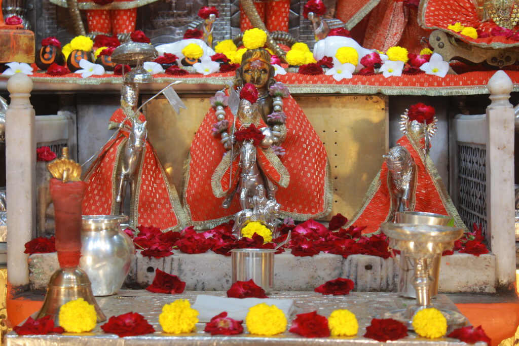 શણગાર દર્શન - મંગળવાર "પ.પૂ. શ્રી વિસામણબાપુની જગ્યા, પ.પૂ. શ્રી શ્રી ૧૦૦૮ મહામંડલેશ્વર નિર્મળાબા, વિહળધામ પાળિયાદ, શ્રાવણ સુદ - ૬ છઠ, વિક્રમ સવંત ૨૦૮૨" Shangar Darshan. Tuesday -Aug- 18/08/2026