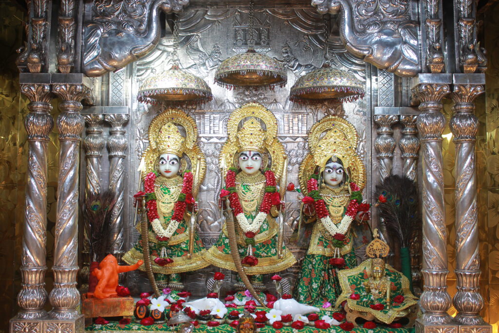 શણગાર દર્શન - બુધવાર "પ.પૂ. શ્રી વિસામણબાપુની જગ્યા, પ.પૂ. શ્રી શ્રી ૧૦૦૮ મહામંડલેશ્વર નિર્મળાબા, વિહળધામ પાળિયાદ, શ્રાવણ સુદ - ૭ સાતમ, વિક્રમ સવંત ૨૦૮૨" Shangar Darshan. Wednesday -Aug- 19/08/2026