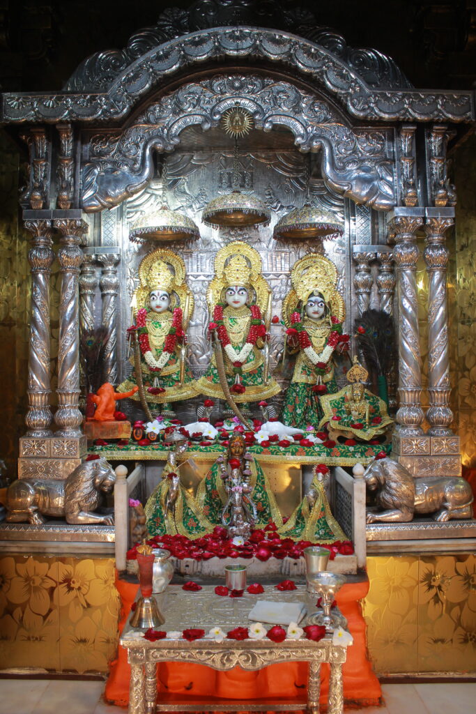 શણગાર દર્શન - બુધવાર "પ.પૂ. શ્રી વિસામણબાપુની જગ્યા, પ.પૂ. શ્રી શ્રી ૧૦૦૮ મહામંડલેશ્વર નિર્મળાબા, વિહળધામ પાળિયાદ, શ્રાવણ સુદ - ૭ સાતમ, વિક્રમ સવંત ૨૦૮૨" Shangar Darshan. Wednesday -Aug- 19/08/2026