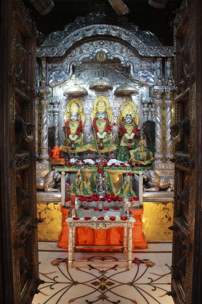 શણગાર દર્શન - બુધવાર "પ.પૂ. શ્રી વિસામણબાપુની જગ્યા, પ.પૂ. શ્રી શ્રી ૧૦૦૮ મહામંડલેશ્વર નિર્મળાબા, વિહળધામ પાળિયાદ, શ્રાવણ સુદ - ૭ સાતમ, વિક્રમ સવંત ૨૦૮૨" Shangar Darshan. Wednesday -Aug- 19/08/2026