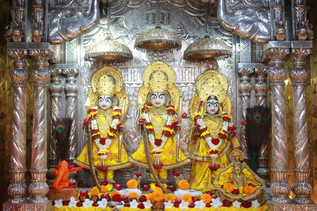 શણગાર દર્શન - ગુરુવાર "પ.પૂ. શ્રી વિસામણબાપુની જગ્યા, પ.પૂ. શ્રી શ્રી ૧૦૦૮ મહામંડલેશ્વર નિર્મળાબા, વિહળધામ પાળિયાદ, શ્રાવણ સુદ - ૮ આઠમ, વિક્રમ સવંત ૨૦૮૨" Shangar Darshan. Thursday -Aug- 20/08/2026