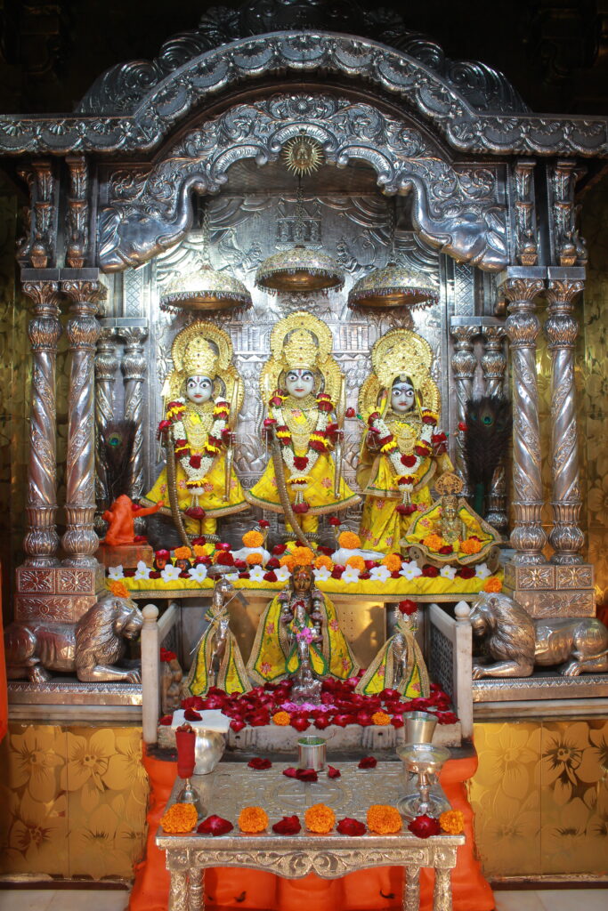 શણગાર દર્શન - ગુરુવાર "પ.પૂ. શ્રી વિસામણબાપુની જગ્યા, પ.પૂ. શ્રી શ્રી ૧૦૦૮ મહામંડલેશ્વર નિર્મળાબા, વિહળધામ પાળિયાદ, શ્રાવણ સુદ - ૮ આઠમ, વિક્રમ સવંત ૨૦૮૨" Shangar Darshan. Thursday -Aug- 20/08/2026