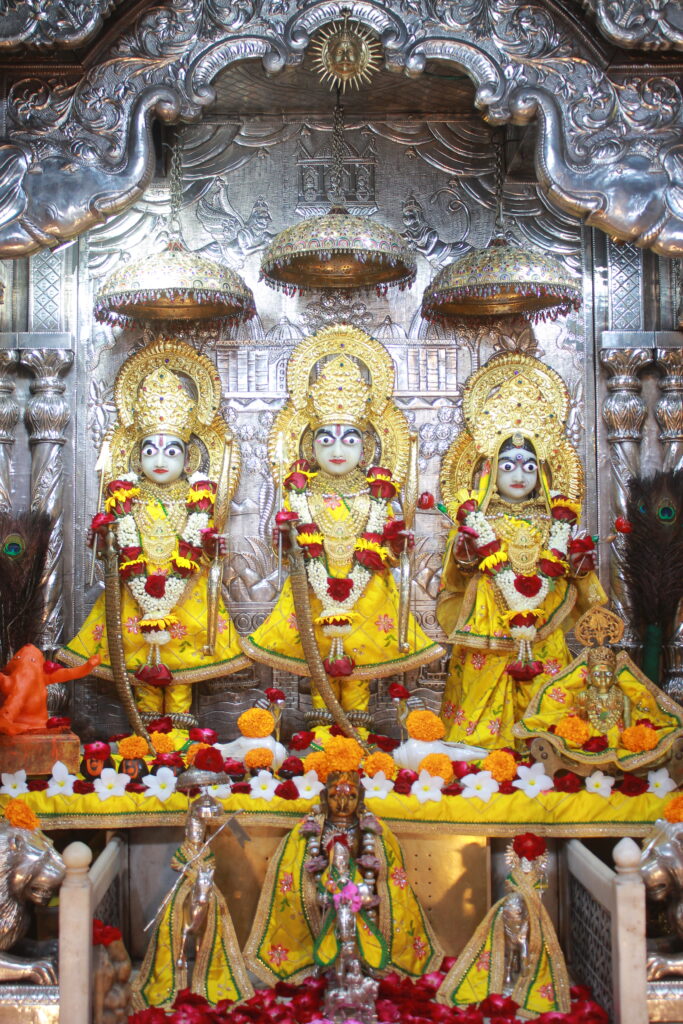 શણગાર દર્શન - ગુરુવાર "પ.પૂ. શ્રી વિસામણબાપુની જગ્યા, પ.પૂ. શ્રી શ્રી ૧૦૦૮ મહામંડલેશ્વર નિર્મળાબા, વિહળધામ પાળિયાદ, શ્રાવણ સુદ - ૮ આઠમ, વિક્રમ સવંત ૨૦૮૨" Shangar Darshan. Thursday -Aug- 20/08/2026