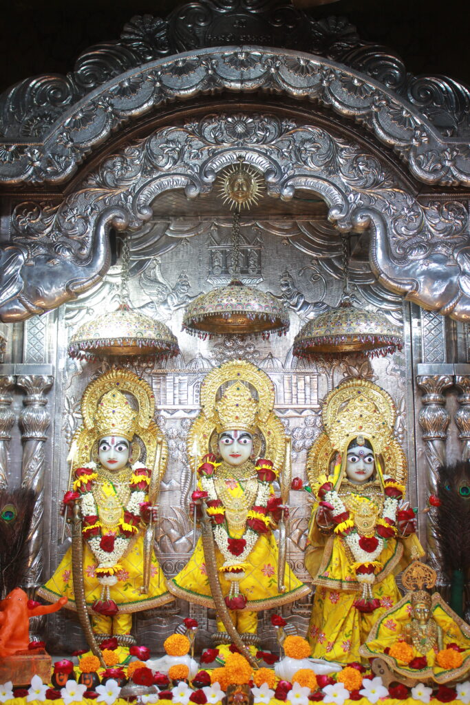 શણગાર દર્શન - ગુરુવાર "પ.પૂ. શ્રી વિસામણબાપુની જગ્યા, પ.પૂ. શ્રી શ્રી ૧૦૦૮ મહામંડલેશ્વર નિર્મળાબા, વિહળધામ પાળિયાદ, શ્રાવણ સુદ - ૮ આઠમ, વિક્રમ સવંત ૨૦૮૨" Shangar Darshan. Thursday -Aug- 20/08/2026