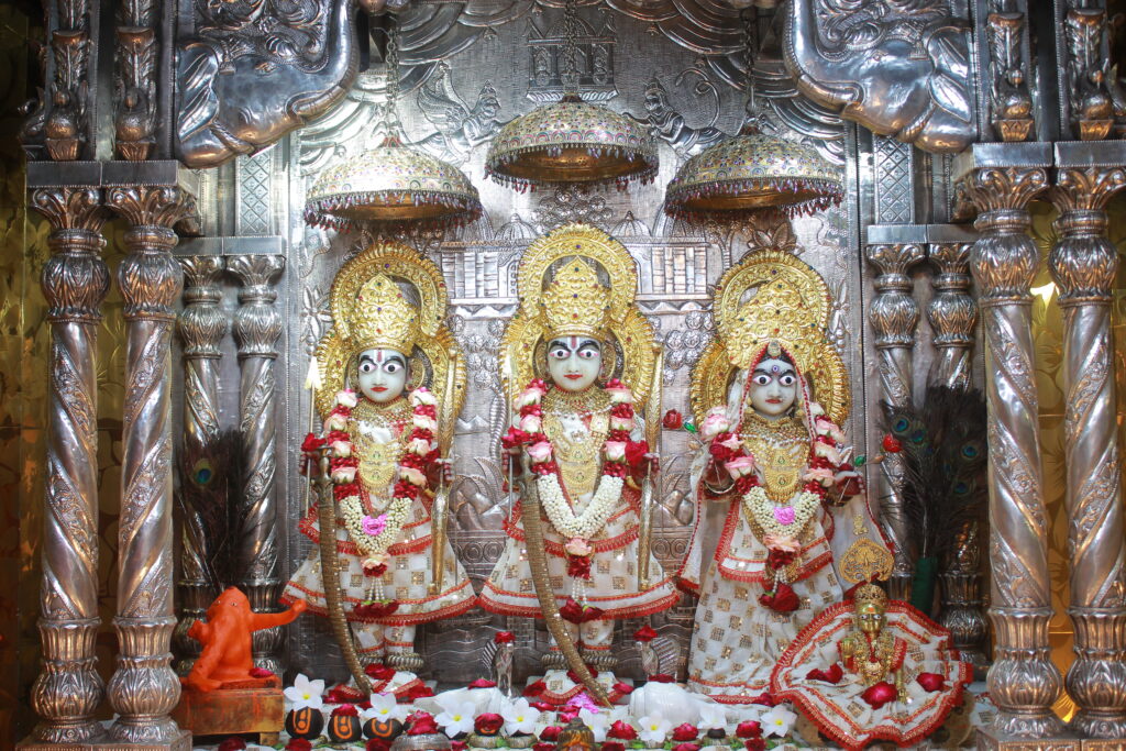 શણગાર દર્શન - શુક્રવાર "પ.પૂ. શ્રી વિસામણબાપુની જગ્યા, પ.પૂ. શ્રી શ્રી ૧૦૦૮ મહામંડલેશ્વર નિર્મળાબા, વિહળધામ પાળિયાદ, શ્રાવણ સુદ - ૯ નોમ, વિક્રમ સવંત ૨૦૮૨" Shangar Darshan. Friday -Aug- 21/08/2026