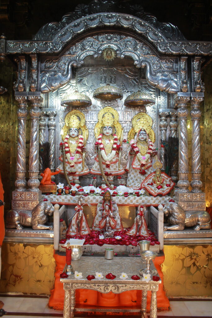 શણગાર દર્શન - શુક્રવાર "પ.પૂ. શ્રી વિસામણબાપુની જગ્યા, પ.પૂ. શ્રી શ્રી ૧૦૦૮ મહામંડલેશ્વર નિર્મળાબા, વિહળધામ પાળિયાદ, શ્રાવણ સુદ - ૯ નોમ, વિક્રમ સવંત ૨૦૮૨" Shangar Darshan. Friday -Aug- 21/08/2026