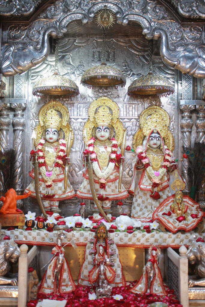 શણગાર દર્શન - શુક્રવાર "પ.પૂ. શ્રી વિસામણબાપુની જગ્યા, પ.પૂ. શ્રી શ્રી ૧૦૦૮ મહામંડલેશ્વર નિર્મળાબા, વિહળધામ પાળિયાદ, શ્રાવણ સુદ - ૯ નોમ, વિક્રમ સવંત ૨૦૮૨" Shangar Darshan. Friday -Aug- 21/08/2026
