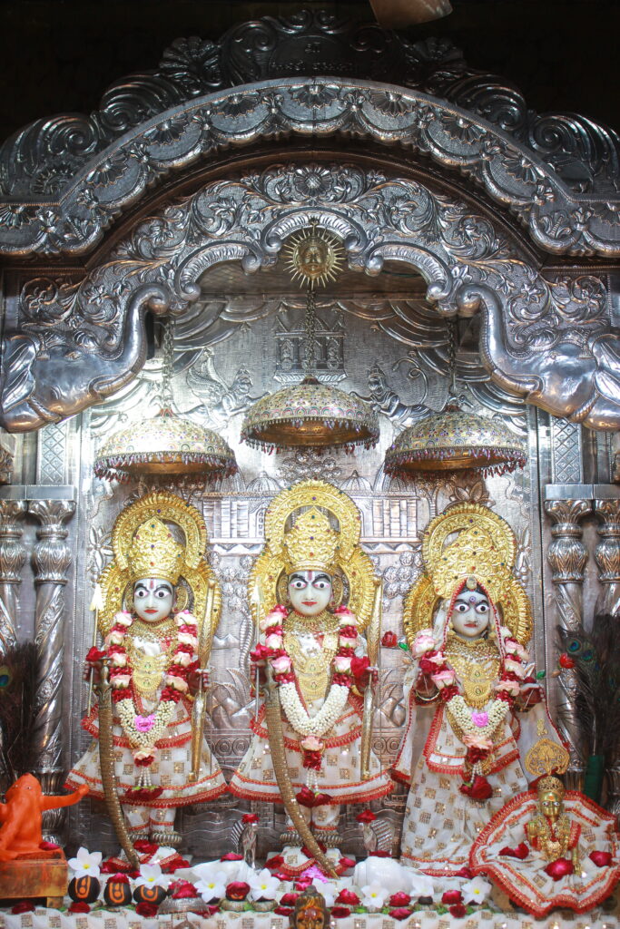 શણગાર દર્શન - શુક્રવાર "પ.પૂ. શ્રી વિસામણબાપુની જગ્યા, પ.પૂ. શ્રી શ્રી ૧૦૦૮ મહામંડલેશ્વર નિર્મળાબા, વિહળધામ પાળિયાદ, શ્રાવણ સુદ - ૯ નોમ, વિક્રમ સવંત ૨૦૮૨" Shangar Darshan. Friday -Aug- 21/08/2026