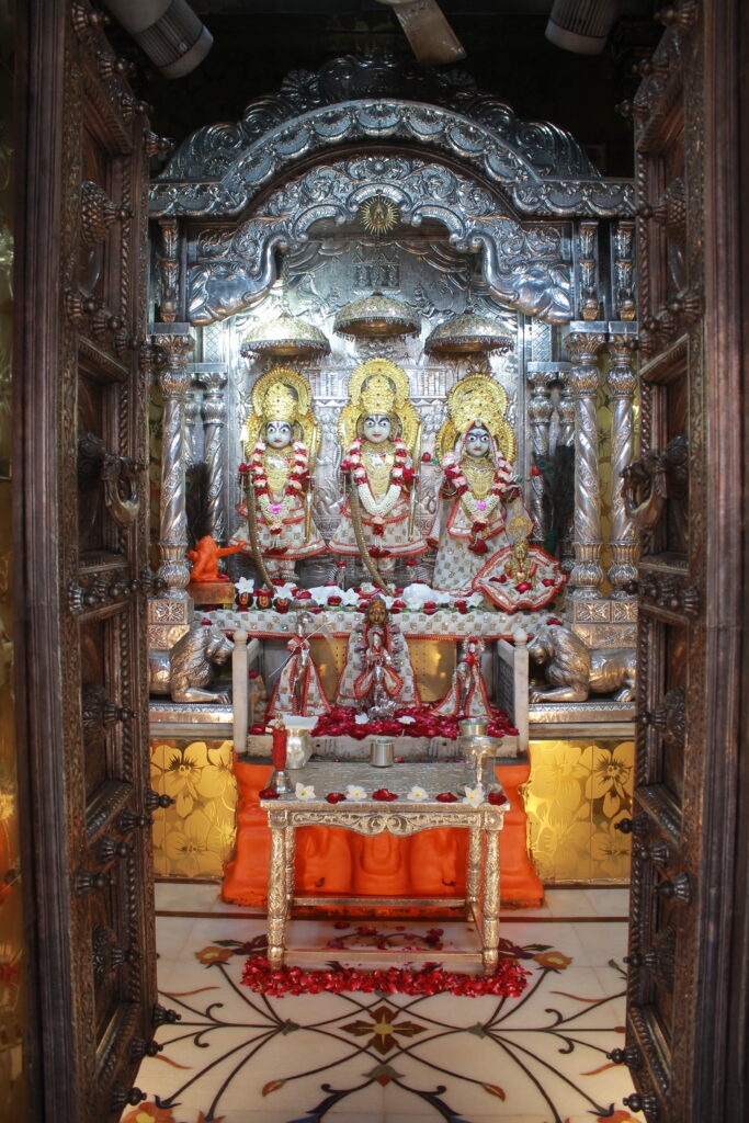શણગાર દર્શન - શુક્રવાર "પ.પૂ. શ્રી વિસામણબાપુની જગ્યા, પ.પૂ. શ્રી શ્રી ૧૦૦૮ મહામંડલેશ્વર નિર્મળાબા, વિહળધામ પાળિયાદ, શ્રાવણ સુદ - ૯ નોમ, વિક્રમ સવંત ૨૦૮૨" Shangar Darshan. Friday -Aug- 21/08/2026
