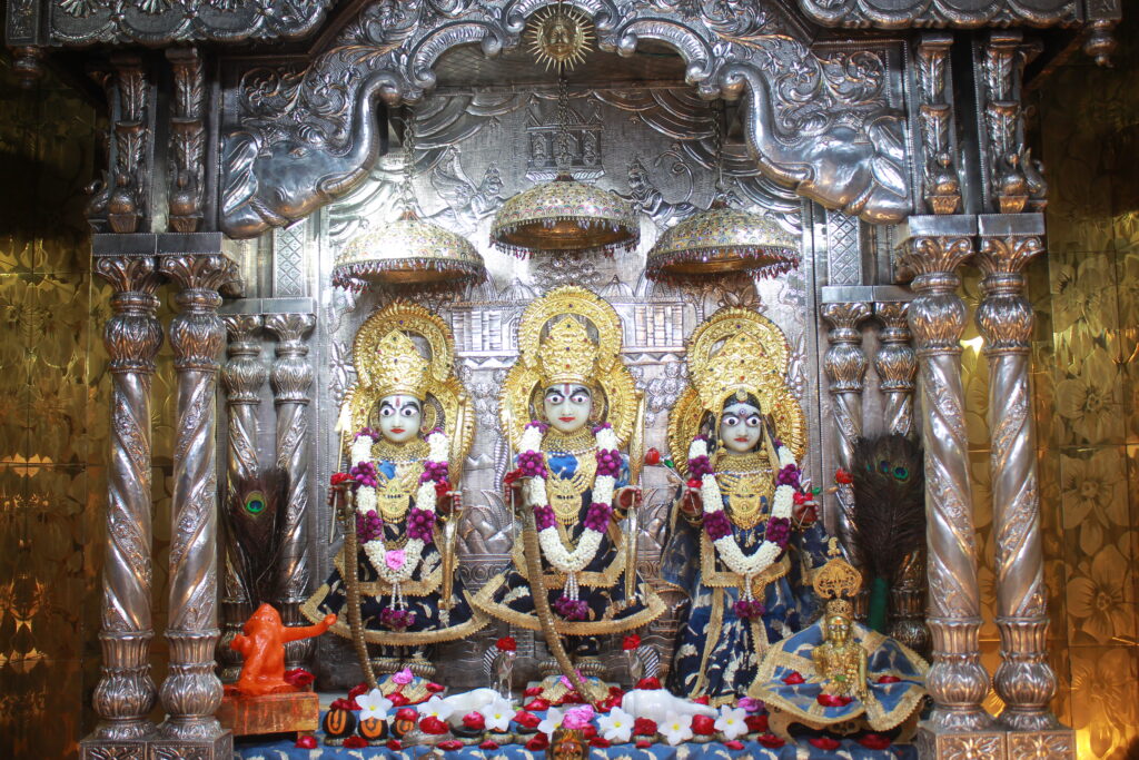 શણગાર દર્શન - શનિવાર "પ.પૂ. શ્રી વિસામણબાપુની જગ્યા, પ.પૂ. શ્રી શ્રી ૧૦૦૮ મહામંડલેશ્વર નિર્મળાબા, વિહળધામ પાળિયાદ, શ્રાવણ સુદ - ૧૦ દસમ, વિક્રમ સવંત ૨૦૮૨" Shangar Darshan. Saturday -Aug- 22/08/2026