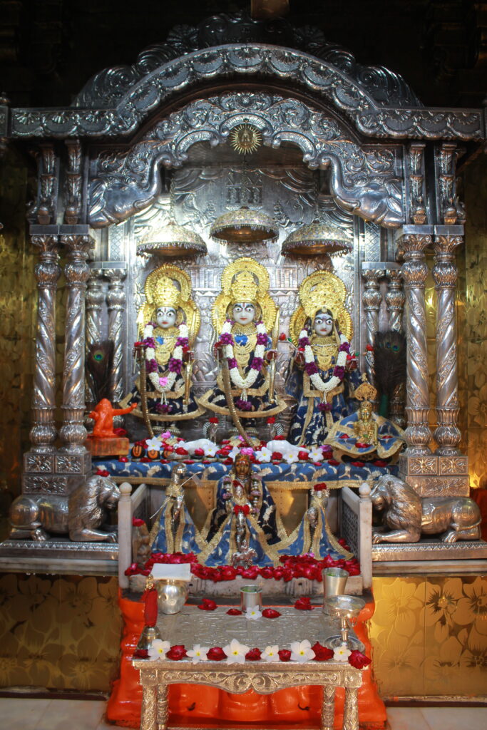 શણગાર દર્શન - શનિવાર "પ.પૂ. શ્રી વિસામણબાપુની જગ્યા, પ.પૂ. શ્રી શ્રી ૧૦૦૮ મહામંડલેશ્વર નિર્મળાબા, વિહળધામ પાળિયાદ, શ્રાવણ સુદ - ૧૦ દસમ, વિક્રમ સવંત ૨૦૮૨" Shangar Darshan. Saturday -Aug- 22/08/2026