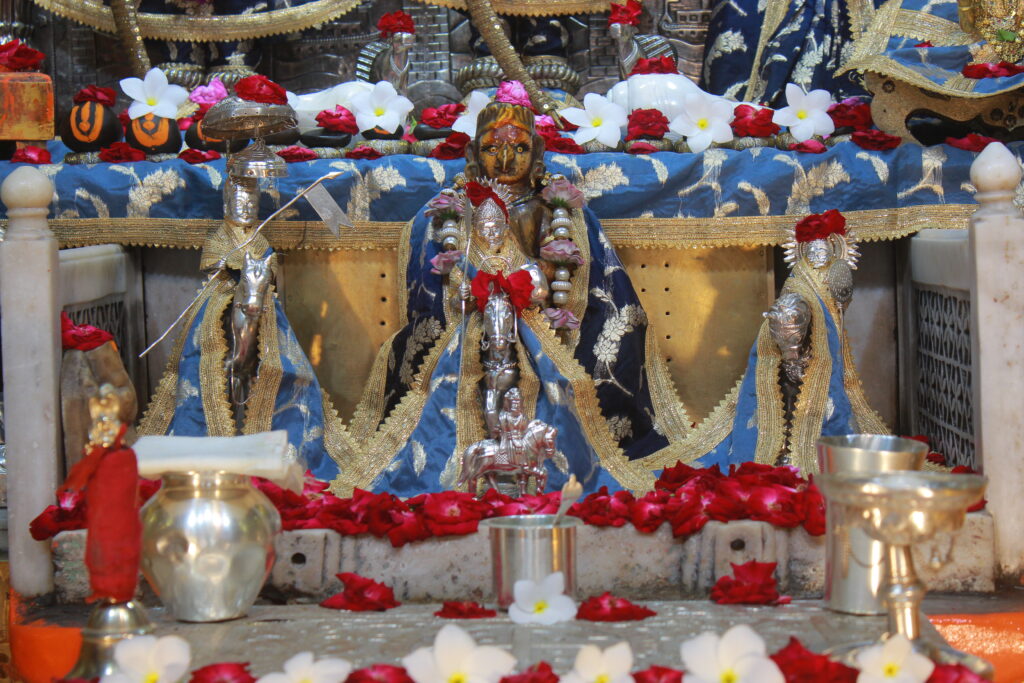 શણગાર દર્શન - શનિવાર "પ.પૂ. શ્રી વિસામણબાપુની જગ્યા, પ.પૂ. શ્રી શ્રી ૧૦૦૮ મહામંડલેશ્વર નિર્મળાબા, વિહળધામ પાળિયાદ, શ્રાવણ સુદ - ૧૦ દસમ, વિક્રમ સવંત ૨૦૮૨" Shangar Darshan. Saturday -Aug- 22/08/2026