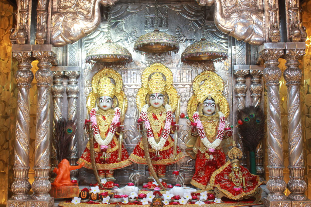 શણગાર દર્શન - રવિવાર "પ.પૂ. શ્રી વિસામણબાપુની જગ્યા, પ.પૂ. શ્રી શ્રી ૧૦૦૮ મહામંડલેશ્વર નિર્મળાબા, વિહળધામ પાળિયાદ, શ્રાવણ સુદ - ૧૧ અગિયારસ, વિક્રમ સવંત ૨૦૮૨" Shangar Darshan. Sunday -Aug- 23/08/2026