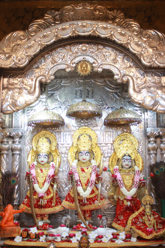 શણગાર દર્શન - રવિવાર "પ.પૂ. શ્રી વિસામણબાપુની જગ્યા, પ.પૂ. શ્રી શ્રી ૧૦૦૮ મહામંડલેશ્વર નિર્મળાબા, વિહળધામ પાળિયાદ, શ્રાવણ સુદ - ૧૧ અગિયારસ, વિક્રમ સવંત ૨૦૮૨" Shangar Darshan. Sunday -Aug- 23/08/2026