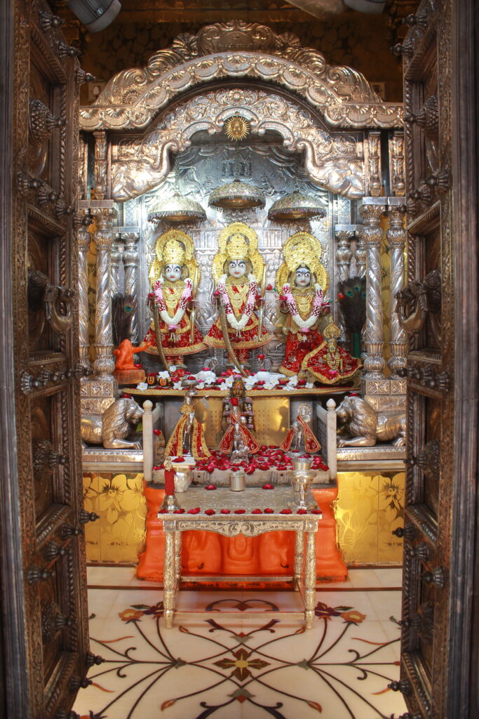 શણગાર દર્શન - રવિવાર "પ.પૂ. શ્રી વિસામણબાપુની જગ્યા, પ.પૂ. શ્રી શ્રી ૧૦૦૮ મહામંડલેશ્વર નિર્મળાબા, વિહળધામ પાળિયાદ, શ્રાવણ સુદ - ૧૧ અગિયારસ, વિક્રમ સવંત ૨૦૮૨" Shangar Darshan. Sunday -Aug- 23/08/2026