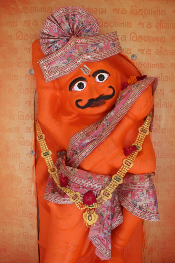 શણગાર દર્શન - સોમવાર "પ.પૂ. શ્રી વિસામણબાપુની જગ્યા, પ.પૂ. શ્રી શ્રી ૧૦૦૮ મહામંડલેશ્વર નિર્મળાબા, વિહળધામ પાળિયાદ, શ્રાવણ સુદ - ૧૨ બારસ, વિક્રમ સવંત ૨૦૮૨" Shangar Darshan. Monday -Aug- 24/08/2026