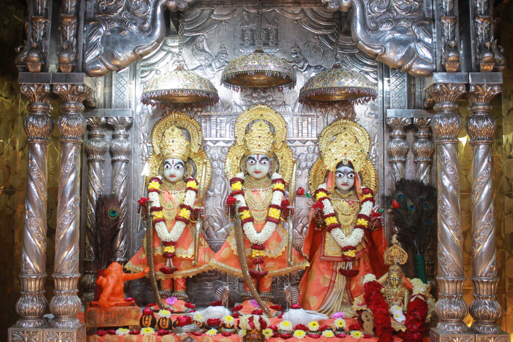 શણગાર દર્શન - મંગળવાર "પ.પૂ. શ્રી વિસામણબાપુની જગ્યા, પ.પૂ. શ્રી શ્રી ૧૦૦૮ મહામંડલેશ્વર નિર્મળાબા, વિહળધામ પાળિયાદ, શ્રાવણ સુદ - ૧૩ તેરસ, વિક્રમ સવંત ૨૦૮૨" Shangar Darshan. Tuesday -Aug- 25/08/2026