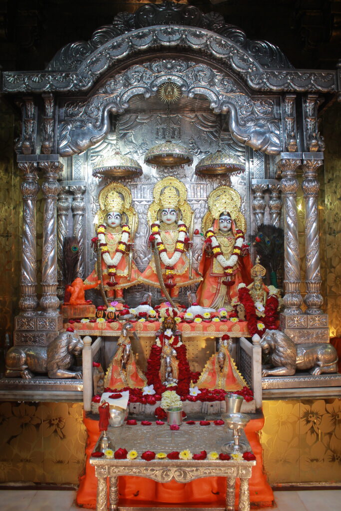 શણગાર દર્શન - મંગળવાર "પ.પૂ. શ્રી વિસામણબાપુની જગ્યા, પ.પૂ. શ્રી શ્રી ૧૦૦૮ મહામંડલેશ્વર નિર્મળાબા, વિહળધામ પાળિયાદ, શ્રાવણ સુદ - ૧૩ તેરસ, વિક્રમ સવંત ૨૦૮૨" Shangar Darshan. Tuesday -Aug- 25/08/2026