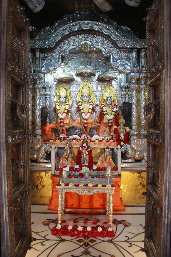 શણગાર દર્શન - મંગળવાર "પ.પૂ. શ્રી વિસામણબાપુની જગ્યા, પ.પૂ. શ્રી શ્રી ૧૦૦૮ મહામંડલેશ્વર નિર્મળાબા, વિહળધામ પાળિયાદ, શ્રાવણ સુદ - ૧૩ તેરસ, વિક્રમ સવંત ૨૦૮૨" Shangar Darshan. Tuesday -Aug- 25/08/2026