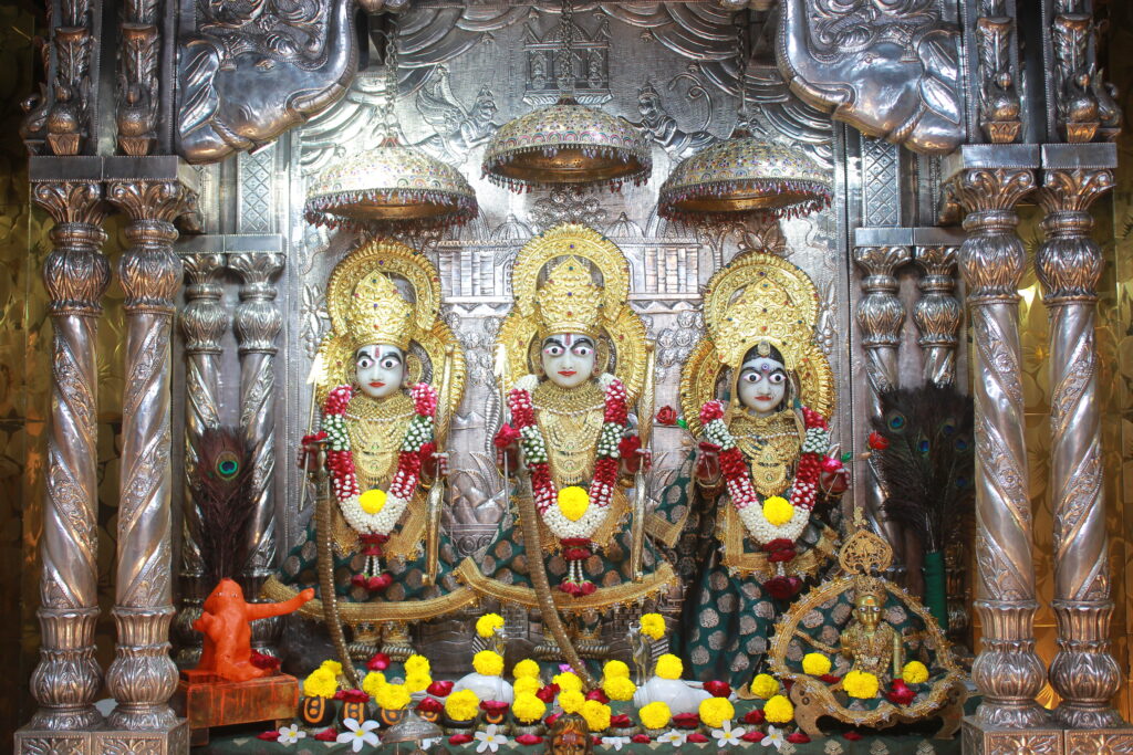 શણગાર દર્શન - બુધવાર "પ.પૂ. શ્રી વિસામણબાપુની જગ્યા, પ.પૂ. શ્રી શ્રી ૧૦૦૮ મહામંડલેશ્વર નિર્મળાબા, વિહળધામ પાળિયાદ, શ્રાવણ સુદ - ૧૩ તેરસ, વિક્રમ સવંત ૨૦૮૨" Shangar Darshan. Wednesday -Aug- 26/08/2026
