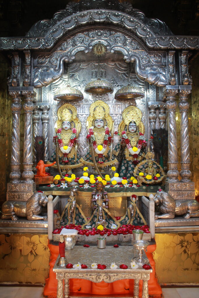 શણગાર દર્શન - બુધવાર "પ.પૂ. શ્રી વિસામણબાપુની જગ્યા, પ.પૂ. શ્રી શ્રી ૧૦૦૮ મહામંડલેશ્વર નિર્મળાબા, વિહળધામ પાળિયાદ, શ્રાવણ સુદ - ૧૩ તેરસ, વિક્રમ સવંત ૨૦૮૨" Shangar Darshan. Wednesday -Aug- 26/08/2026