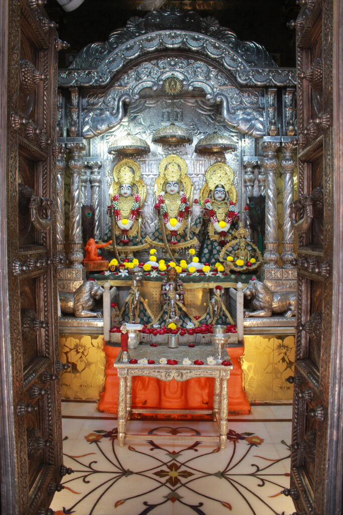 શણગાર દર્શન - બુધવાર "પ.પૂ. શ્રી વિસામણબાપુની જગ્યા, પ.પૂ. શ્રી શ્રી ૧૦૦૮ મહામંડલેશ્વર નિર્મળાબા, વિહળધામ પાળિયાદ, શ્રાવણ સુદ - ૧૩ તેરસ, વિક્રમ સવંત ૨૦૮૨" Shangar Darshan. Wednesday -Aug- 26/08/2026
