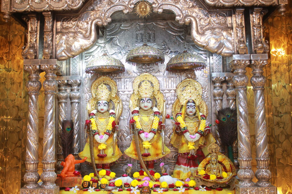 શણગાર દર્શન - ગુરુવાર "પ.પૂ. શ્રી વિસામણબાપુની જગ્યા, પ.પૂ. શ્રી શ્રી ૧૦૦૮ મહામંડલેશ્વર નિર્મળાબા, વિહળધામ પાળિયાદ, શ્રાવણ સુદ - ૧૪ ચૌદસ, વિક્રમ સવંત ૨૦૮૨" Shangar Darshan. Thursday -Aug- 27/08/2026