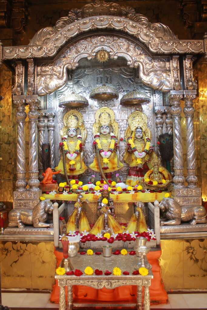 શણગાર દર્શન - ગુરુવાર "પ.પૂ. શ્રી વિસામણબાપુની જગ્યા, પ.પૂ. શ્રી શ્રી ૧૦૦૮ મહામંડલેશ્વર નિર્મળાબા, વિહળધામ પાળિયાદ, શ્રાવણ સુદ - ૧૪ ચૌદસ, વિક્રમ સવંત ૨૦૮૨" Shangar Darshan. Thursday -Aug- 27/08/2026