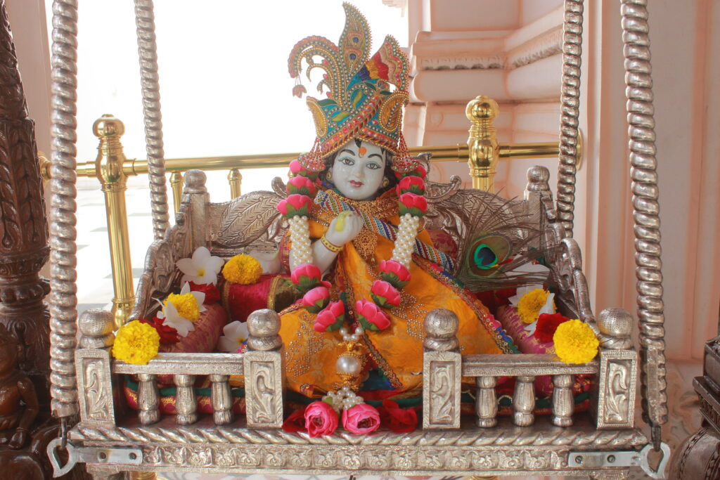 શણગાર દર્શન - ગુરુવાર "પ.પૂ. શ્રી વિસામણબાપુની જગ્યા, પ.પૂ. શ્રી શ્રી ૧૦૦૮ મહામંડલેશ્વર નિર્મળાબા, વિહળધામ પાળિયાદ, શ્રાવણ સુદ - ૧૪ ચૌદસ, વિક્રમ સવંત ૨૦૮૨" Shangar Darshan. Thursday -Aug- 27/08/2026