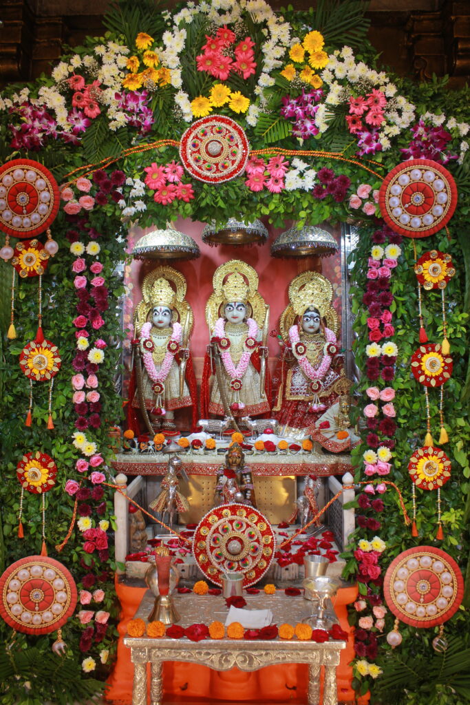 શણગાર દર્શન - શુક્રવાર (રક્ષાબંધન) "પ.પૂ. શ્રી વિસામણબાપુની જગ્યા, પ.પૂ. શ્રી શ્રી ૧૦૦૮ મહામંડલેશ્વર નિર્મળાબા, વિહળધામ પાળિયાદ, શ્રાવણ સુદ - પૂનમ, વિક્રમ સવંત ૨૦૮૨" Shangar Darshan. Friday -Aug- 28/08/2026