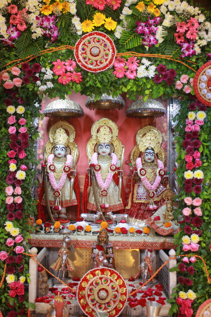 શણગાર દર્શન - શુક્રવાર (રક્ષાબંધન) "પ.પૂ. શ્રી વિસામણબાપુની જગ્યા, પ.પૂ. શ્રી શ્રી ૧૦૦૮ મહામંડલેશ્વર નિર્મળાબા, વિહળધામ પાળિયાદ, શ્રાવણ સુદ - પૂનમ, વિક્રમ સવંત ૨૦૮૨" Shangar Darshan. Friday -Aug- 28/08/2026
