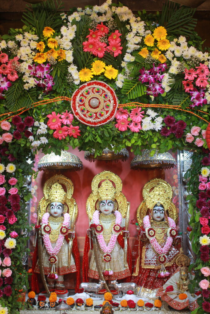 શણગાર દર્શન - શુક્રવાર (રક્ષાબંધન) "પ.પૂ. શ્રી વિસામણબાપુની જગ્યા, પ.પૂ. શ્રી શ્રી ૧૦૦૮ મહામંડલેશ્વર નિર્મળાબા, વિહળધામ પાળિયાદ, શ્રાવણ સુદ - પૂનમ, વિક્રમ સવંત ૨૦૮૨" Shangar Darshan. Friday -Aug- 28/08/2026