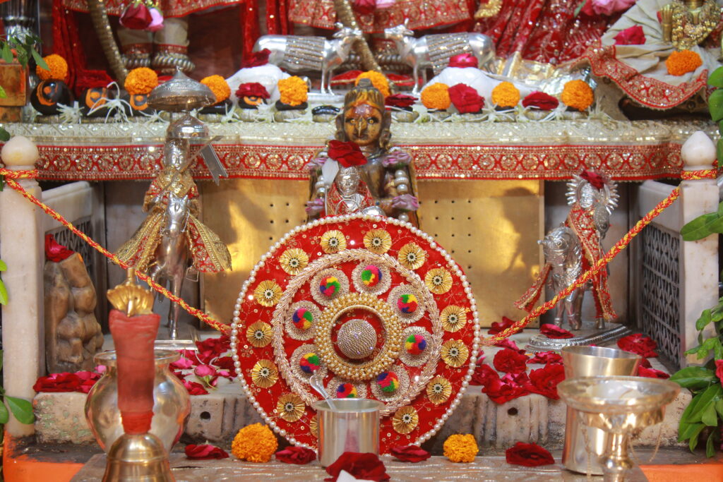 શણગાર દર્શન - શુક્રવાર (રક્ષાબંધન) "પ.પૂ. શ્રી વિસામણબાપુની જગ્યા, પ.પૂ. શ્રી શ્રી ૧૦૦૮ મહામંડલેશ્વર નિર્મળાબા, વિહળધામ પાળિયાદ, શ્રાવણ સુદ - પૂનમ, વિક્રમ સવંત ૨૦૮૨" Shangar Darshan. Friday -Aug- 28/08/2026