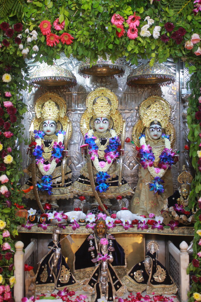 શણગાર દર્શન - શનિવાર "પ.પૂ. શ્રી વિસામણબાપુની જગ્યા, પ.પૂ. શ્રી શ્રી ૧૦૦૮ મહામંડલેશ્વર નિર્મળાબા, વિહળધામ પાળિયાદ, શ્રાવણ વદ - ૧ એકમ, વિક્રમ સવંત ૨૦૮૨" Shangar Darshan. Saturday -Aug- 29/08/2026