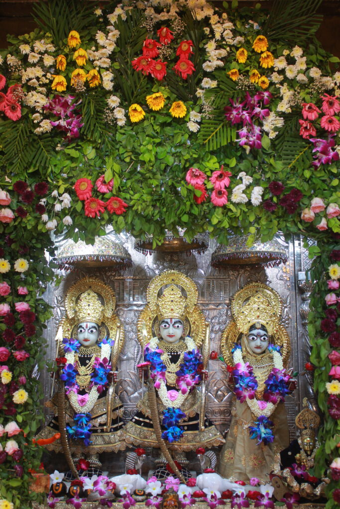 શણગાર દર્શન - શનિવાર "પ.પૂ. શ્રી વિસામણબાપુની જગ્યા, પ.પૂ. શ્રી શ્રી ૧૦૦૮ મહામંડલેશ્વર નિર્મળાબા, વિહળધામ પાળિયાદ, શ્રાવણ વદ - ૧ એકમ, વિક્રમ સવંત ૨૦૮૨" Shangar Darshan. Saturday -Aug- 29/08/2026