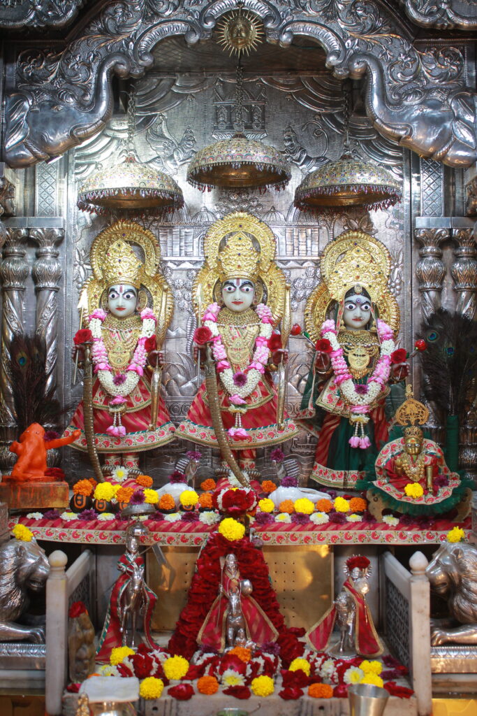 શણગાર દર્શન - સોમવાર "પ.પૂ. શ્રી વિસામણબાપુની જગ્યા, પ.પૂ. શ્રી શ્રી ૧૦૦૮ મહામંડલેશ્વર નિર્મળાબા, વિહળધામ પાળિયાદ, શ્રાવણ વદ - ૩ ત્રીજ, વિક્રમ સવંત ૨૦૮૨" Shangar Darshan. Monday -Aug- 31/08/2026