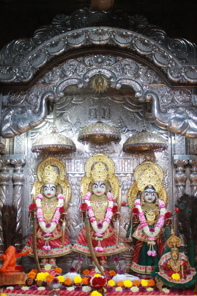 શણગાર દર્શન - સોમવાર "પ.પૂ. શ્રી વિસામણબાપુની જગ્યા, પ.પૂ. શ્રી શ્રી ૧૦૦૮ મહામંડલેશ્વર નિર્મળાબા, વિહળધામ પાળિયાદ, શ્રાવણ વદ - ૩ ત્રીજ, વિક્રમ સવંત ૨૦૮૨" Shangar Darshan. Monday -Aug- 31/08/2026
