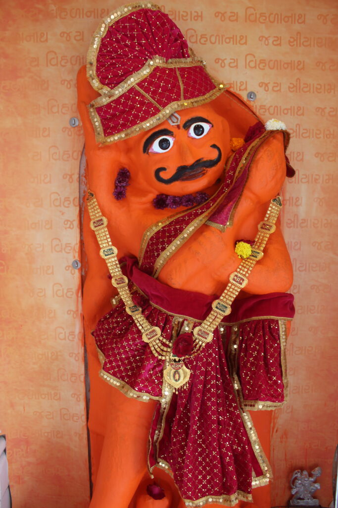 શણગાર દર્શન - સોમવાર "પ.પૂ. શ્રી વિસામણબાપુની જગ્યા, પ.પૂ. શ્રી શ્રી ૧૦૦૮ મહામંડલેશ્વર નિર્મળાબા, વિહળધામ પાળિયાદ, શ્રાવણ વદ - ૩ ત્રીજ, વિક્રમ સવંત ૨૦૮૨" Shangar Darshan. Monday -Aug- 31/08/2026