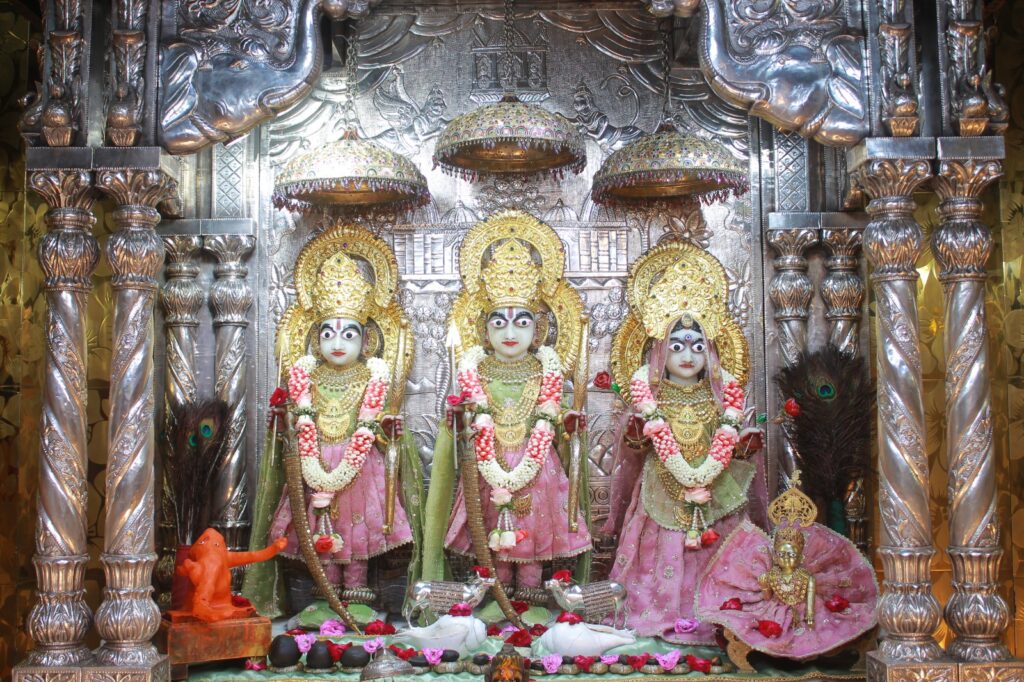 શણગાર દર્શન - મંગળવાર "પ.પૂ. શ્રી વિસામણબાપુની જગ્યા, પ.પૂ. શ્રી શ્રી ૧૦૦૮ મહામંડલેશ્વર નિર્મળાબા, વિહળધામ પાળિયાદ, અષાઢ વદ - ૧૩ તેરસ, વિક્રમ સવંત ૨૦૮૨" Shangar Darshan. Tuesday -Aug- 11/08/2026