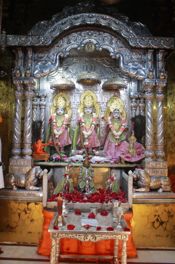 શણગાર દર્શન - મંગળવાર "પ.પૂ. શ્રી વિસામણબાપુની જગ્યા, પ.પૂ. શ્રી શ્રી ૧૦૦૮ મહામંડલેશ્વર નિર્મળાબા, વિહળધામ પાળિયાદ, અષાઢ વદ - ૧૩ તેરસ, વિક્રમ સવંત ૨૦૮૨" Shangar Darshan. Tuesday -Aug- 11/08/2026